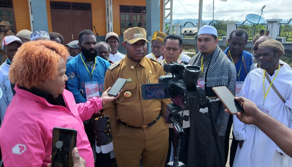 Berangkatkan 31 Hamba Tuhan Menuju Tanah Suci, Bupati Dogiyai Gelontorkan 1,5 Milyar