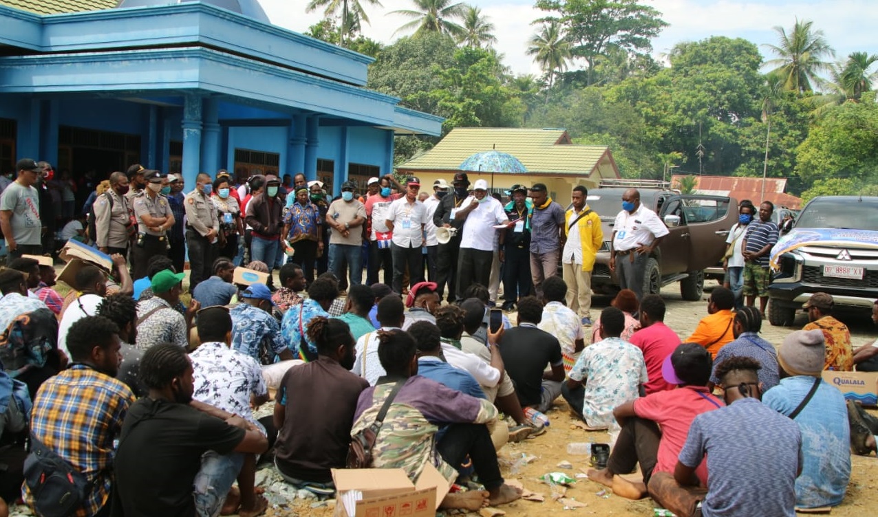 Bupati Usman Pastikan 1.300 Mahasiswa Asal Tolikara akan Terima BLT Covid-19