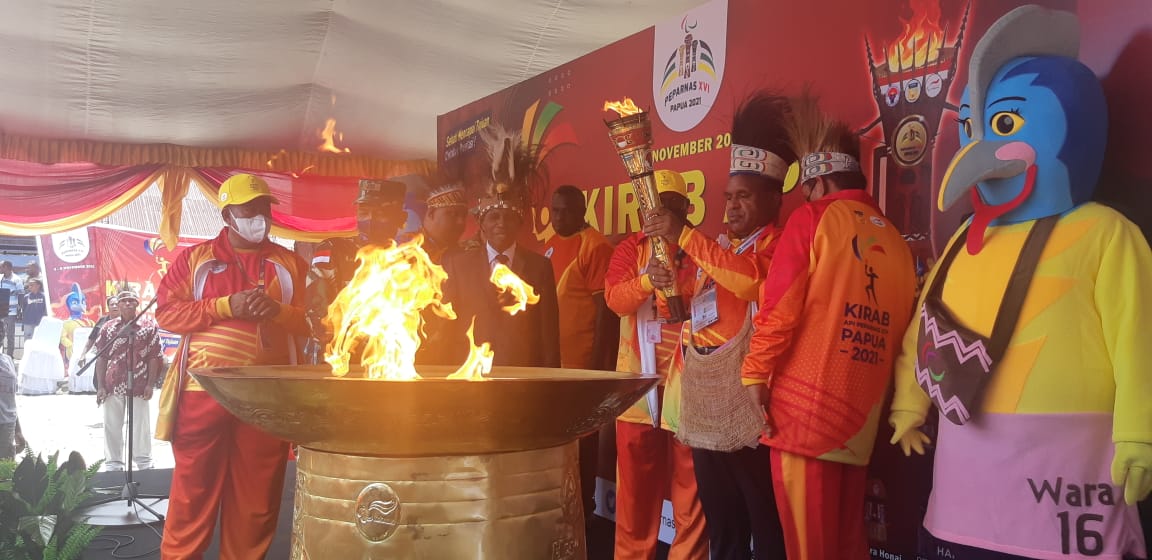 Kirab Obor Api Peparnas Siap Menuju Kaldron Stadion Mandala
