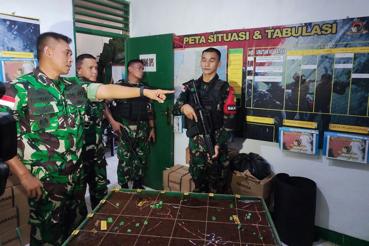 Jelang Purna Tugas, Dua Yonif Satgas Pamtas RI-PNG Terima Penghargaan Danrem 172/PWY