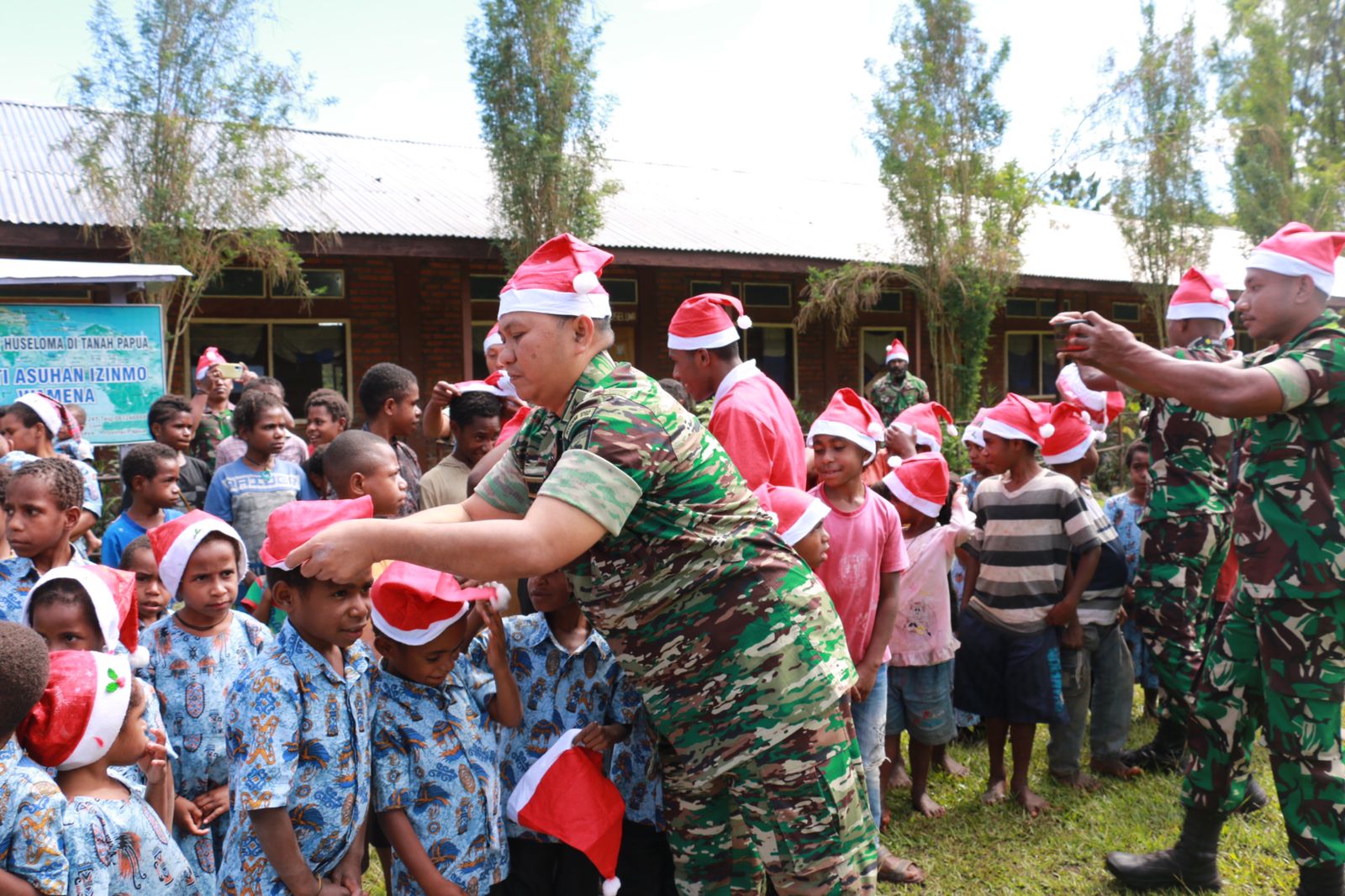 Suka Cita Natal, Kodim Jayawijaya dam Satgas Mandala Berbagi Kasih ke Panti Asuhan