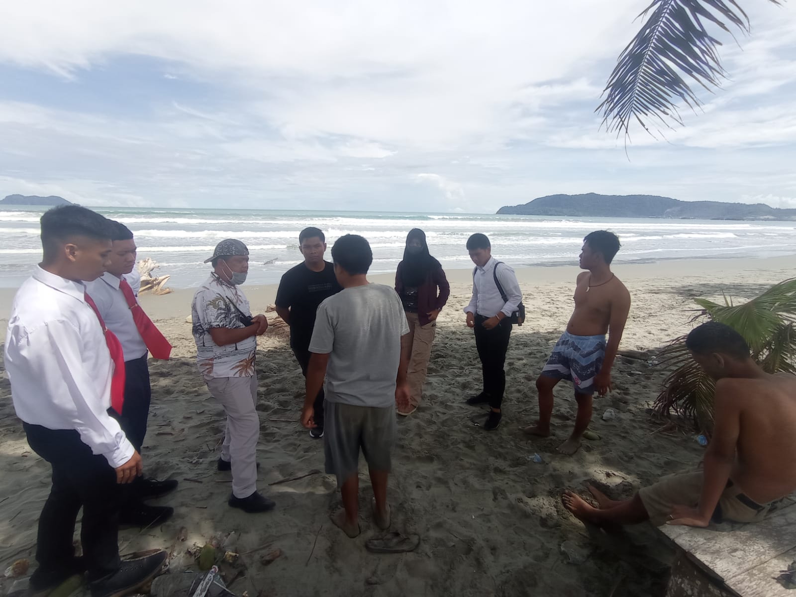 Berenang Dalam Keadaan Mabuk, Warga BTN Kotaraja Hilang di Pantai Holtekam