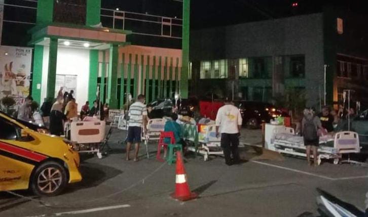 Gempa Guncang Jayapura, Pasien RSUD dok II Dirawat di Halaman Parkir