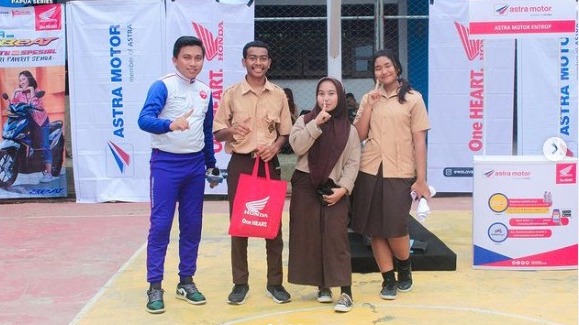 Roadshow Honda DBL di SMA N 4 Jayapura Disambut Antusias 