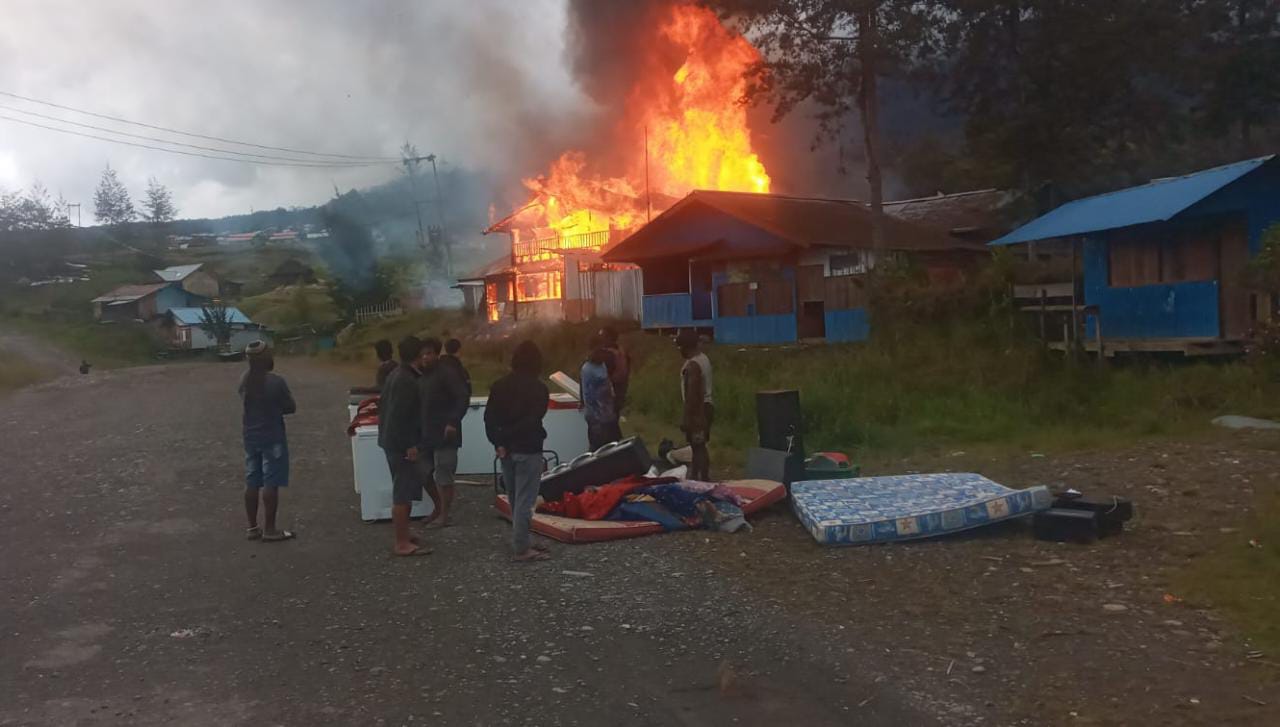 OTK Bakar 5 Unit Bangunan Mess Karyawan PT Unggul di Puncak