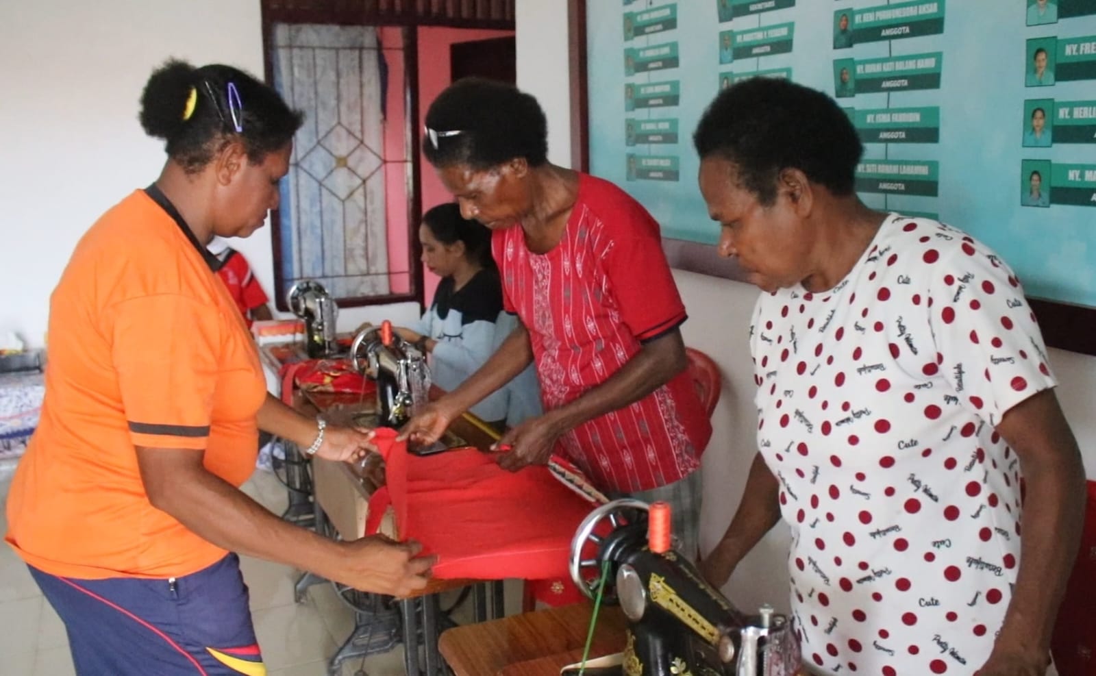 15 Ibu Ikuti Pelatihan Menjahit TP-PKK Kabupaten Mappi