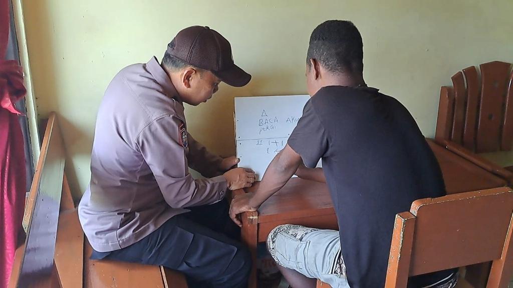 Program Si Ipar Fokus Mengajar Anak-anak di Dogiyai