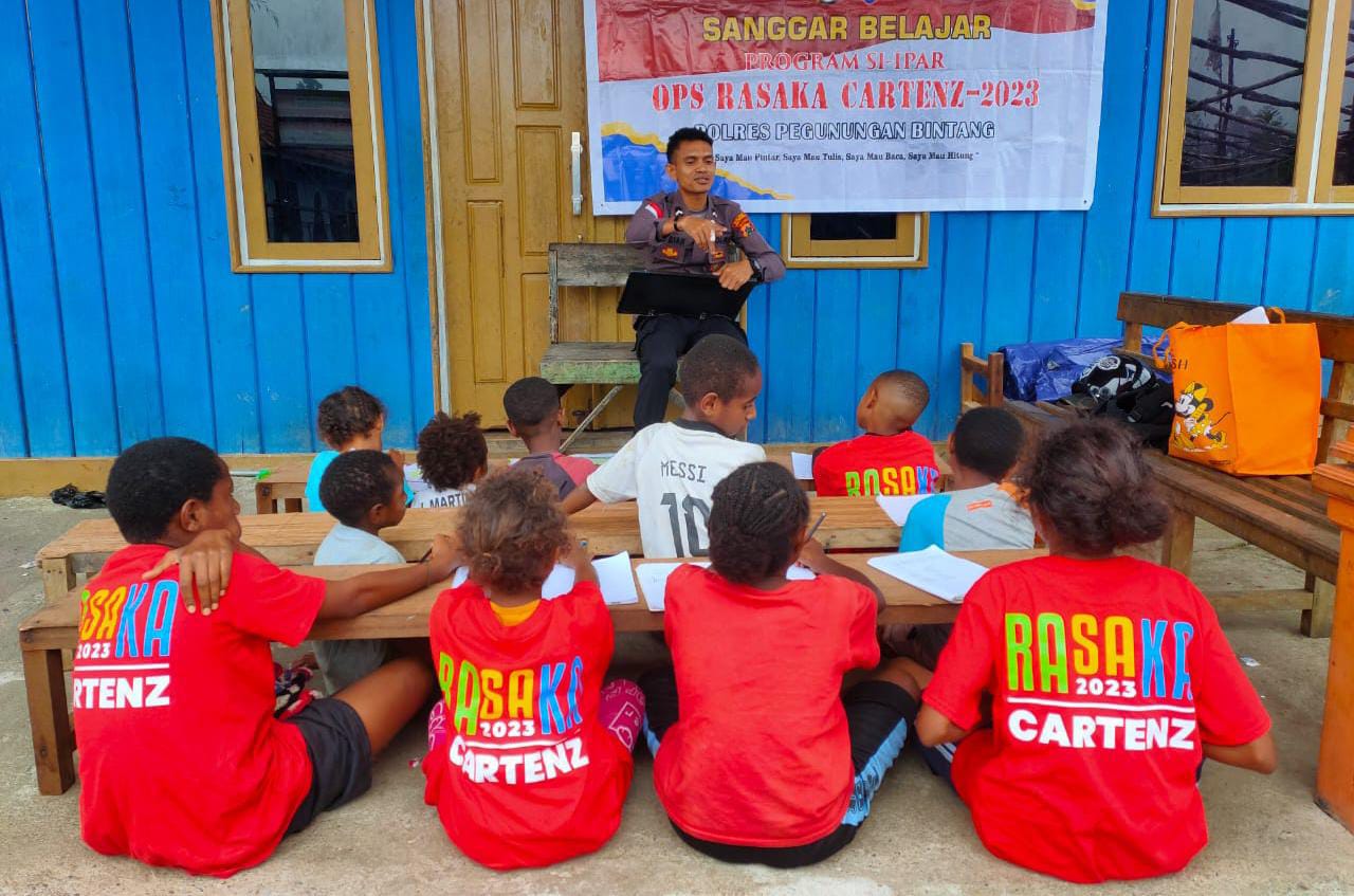 Melalui Si Ipar, Polri Wujudkan Anak-anak Pegubin Pandai Calistung