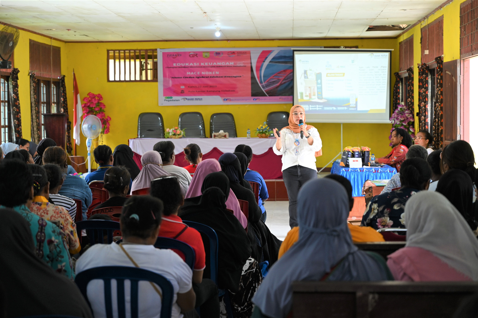 Mace Noken Wujudkan Mama-Mama Papua Cerdas Keuangan
