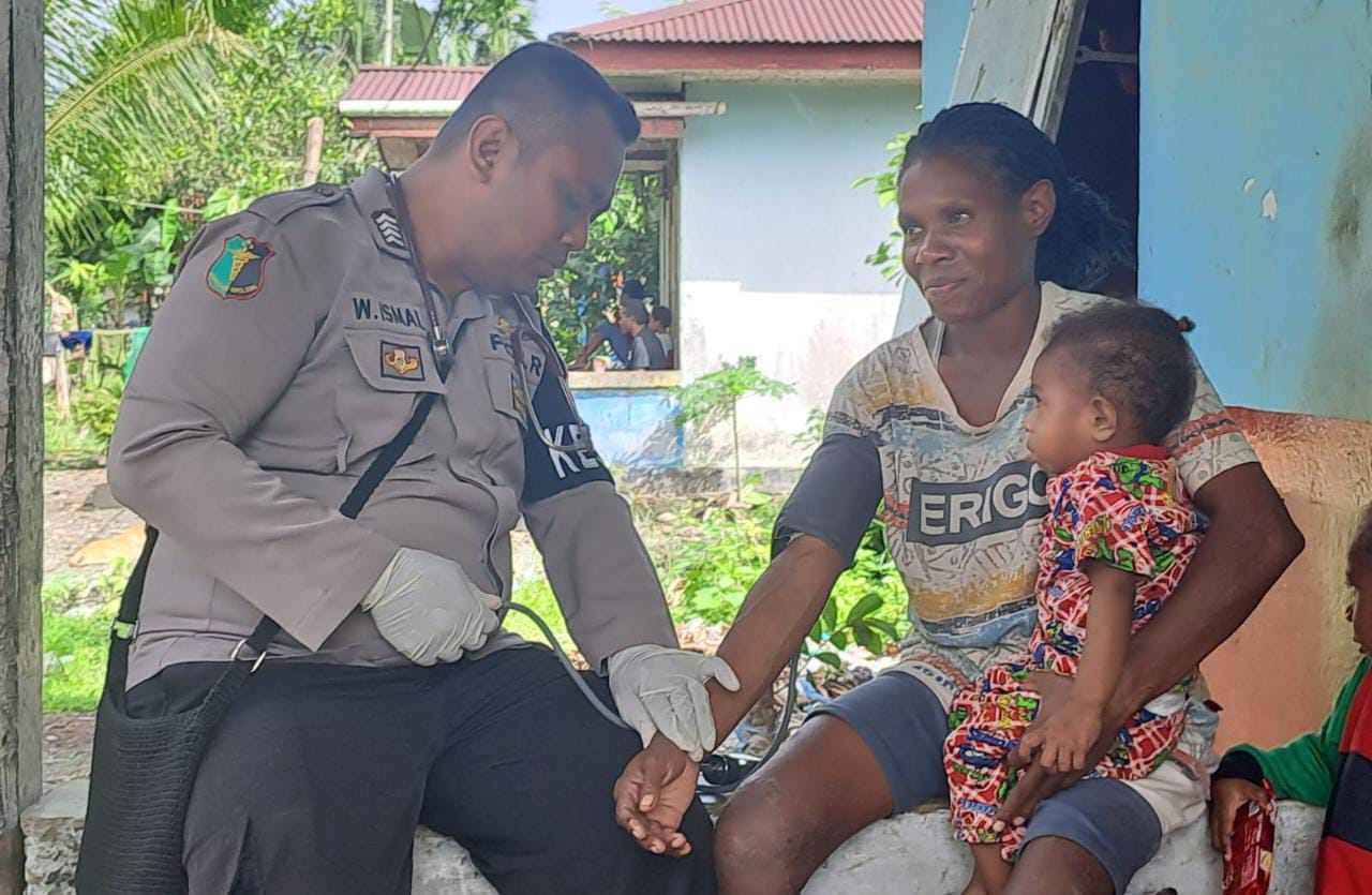 Tim Kesehatan Keladi Sagu Obati Penderita Stunting dan ISPA dengan Cara Blusukan