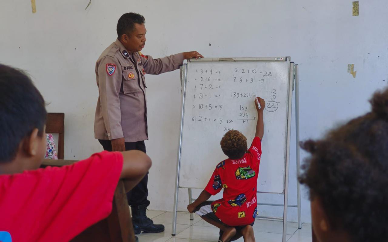 Anak Muda Jayapura Diberi Sosialisasi Bahaya Kecelakaan Lalu Lintas oleh Si Ipar