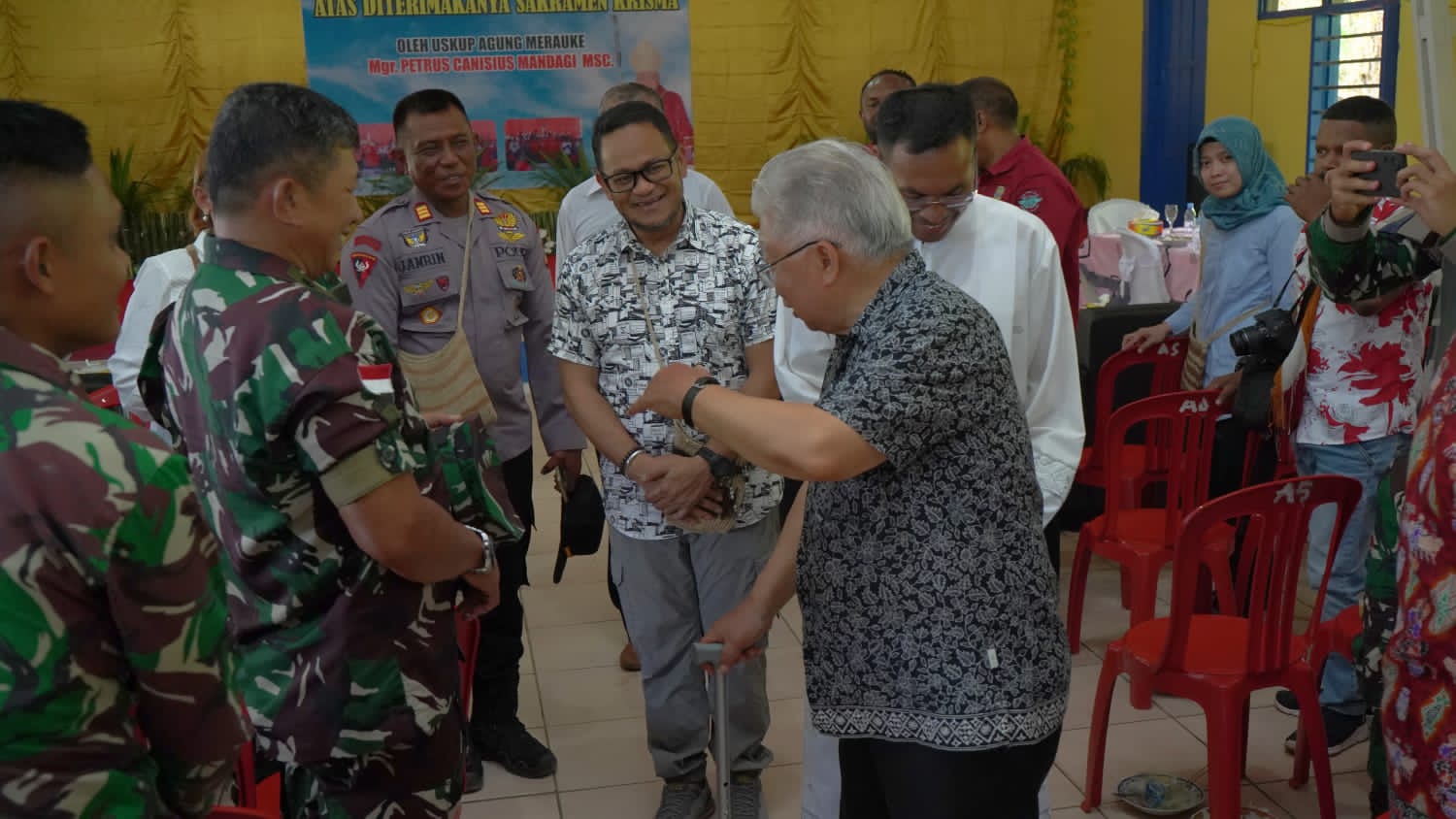 Kunjungan Kanonik ke Distrik Edera, Pj Bupati Mappi Dampingi Uskup Agung Merauke Pimpin Sakramen Krisma