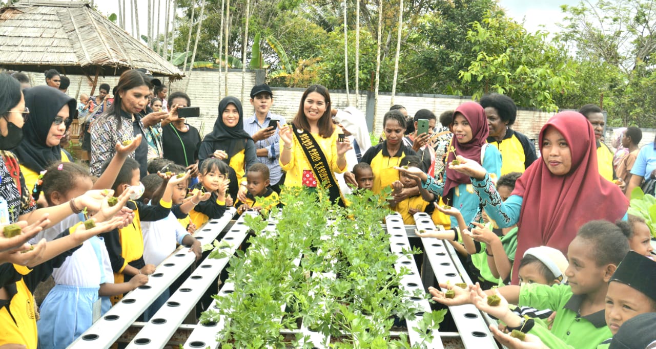 Stefanie Gomar Ajak Ratusan Anak PAUD Belajar Menanam Sayuran Hidroponik