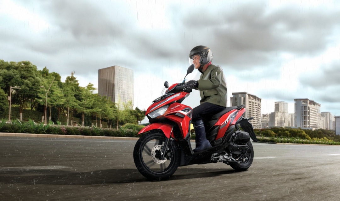 Tetap Berkendara Aman Saat Hujan, Berikut Tips Dari Astra Motor Papua