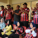 Saksikan Kemenangan Persipura, Ini Komitmen Gubernur Fakhiri Bagi Sepakbola Papua