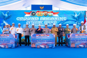 Gubernur Fakhiri Dampingi Wakapolri Salurkan 580 Ton Beras SPHP ke 3 Provinsi DOB Papua