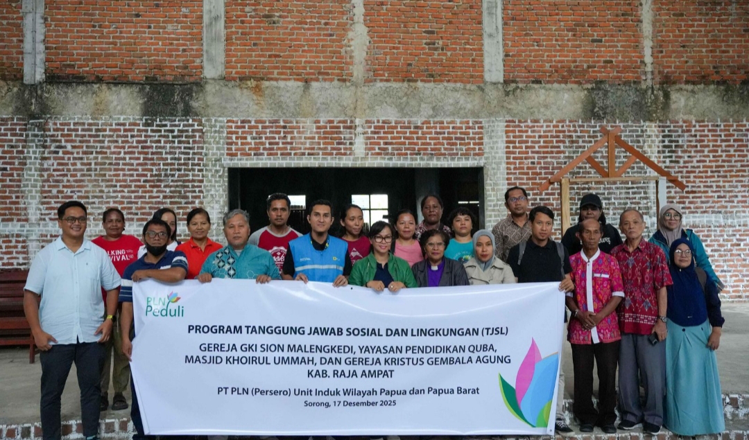 PLN Salurkan Bantuan TJSL untuk 4 Rumah Ibadah di Papua Barat Daya