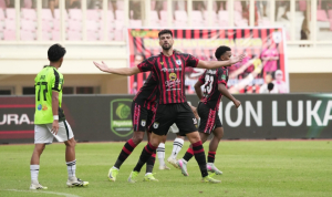 Persipura Ditahan Imbang Sleman, Barito Takluk dari Persiba: Persaingan Makin Panas!