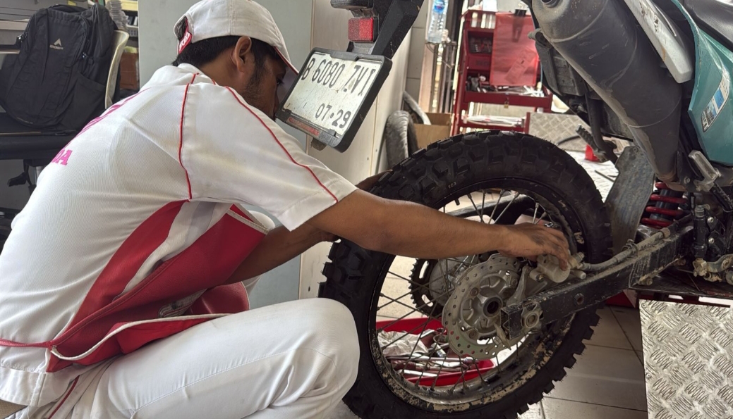Tips Agar Honda CRF Tetap Tangguh di Segala Medan