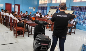 Astra Motor Papua Hadir sebagai Guru Tamu di SMK YPK 2 Biak, Perkenalkan Teknologi Motor Listrik Honda ICON
