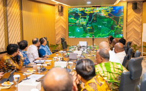 Solusi Konektivitas Wilayah, Gubernur Fakhiri Siap Hadirkan Kereta Api di Papua