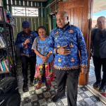 Tepati Janji, Gubernur Fakhiri Realisasikan Bantuan Internet Starlink di Kampung Yoboi