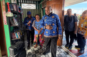 Tepati Janji, Gubernur Fakhiri Realisasikan Bantuan Internet Starlink di Kampung Yoboi