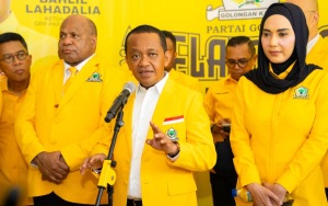 Lantik Matius Fakhiri sebagai Ketua DPD, Bahlil: Saya Siap Maju DPR RI dari Dapil Papua!