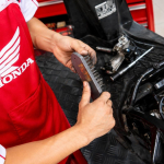 Jaga Performa Mesin, Ini Pentingnya Perawatan Busi Sepeda Motor Honda