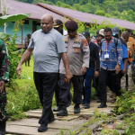 Kunjungan ke Mambramo Raya, Gubernur Fakhiri Soroti Pelayanan Kesehatan dan Pendidikan di Kampung Trimuris