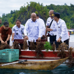 Kunjungi Budidaya Rumput Laut di Yapen, Gubernur Fakhiri Siap Bangun Pabrik Hingga Pasar untuk Petani