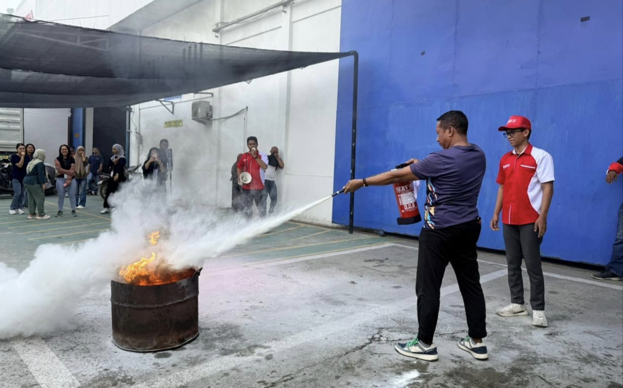 Astra Motor Papua Terima Corporate Award dari PT Servvo Fire Indonesia