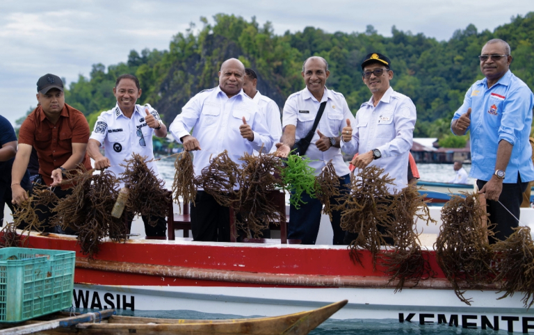 Optimalkan “Emas Biru” di Pesisir Papua, Gubernur Fakhiri Dorong Hilirisasi Hasil Laut Jadi Motor Baru Ekonomi Daerah