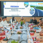 Gubernur Fakhiri Apresiasi Program Inpres Jalan Daerah Presiden Prabowo, Buka Akses ke Pedalaman Papua