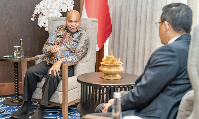 Bertemu Menlu RI, Gubernur Fakhiri Dorong Papua Jadi Gerbang Diplomasi Indonesia ke Pasifik Lewat Olahraga dan Pariwisata