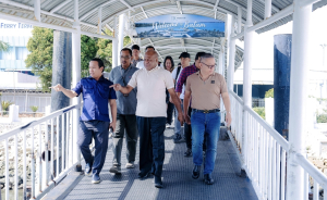 Siapkan Revolusi Konektivitas Laut Papua, Gubernur Fakhiri Kunjungi Pelabuhan Kapal Cepat di Kota Batam