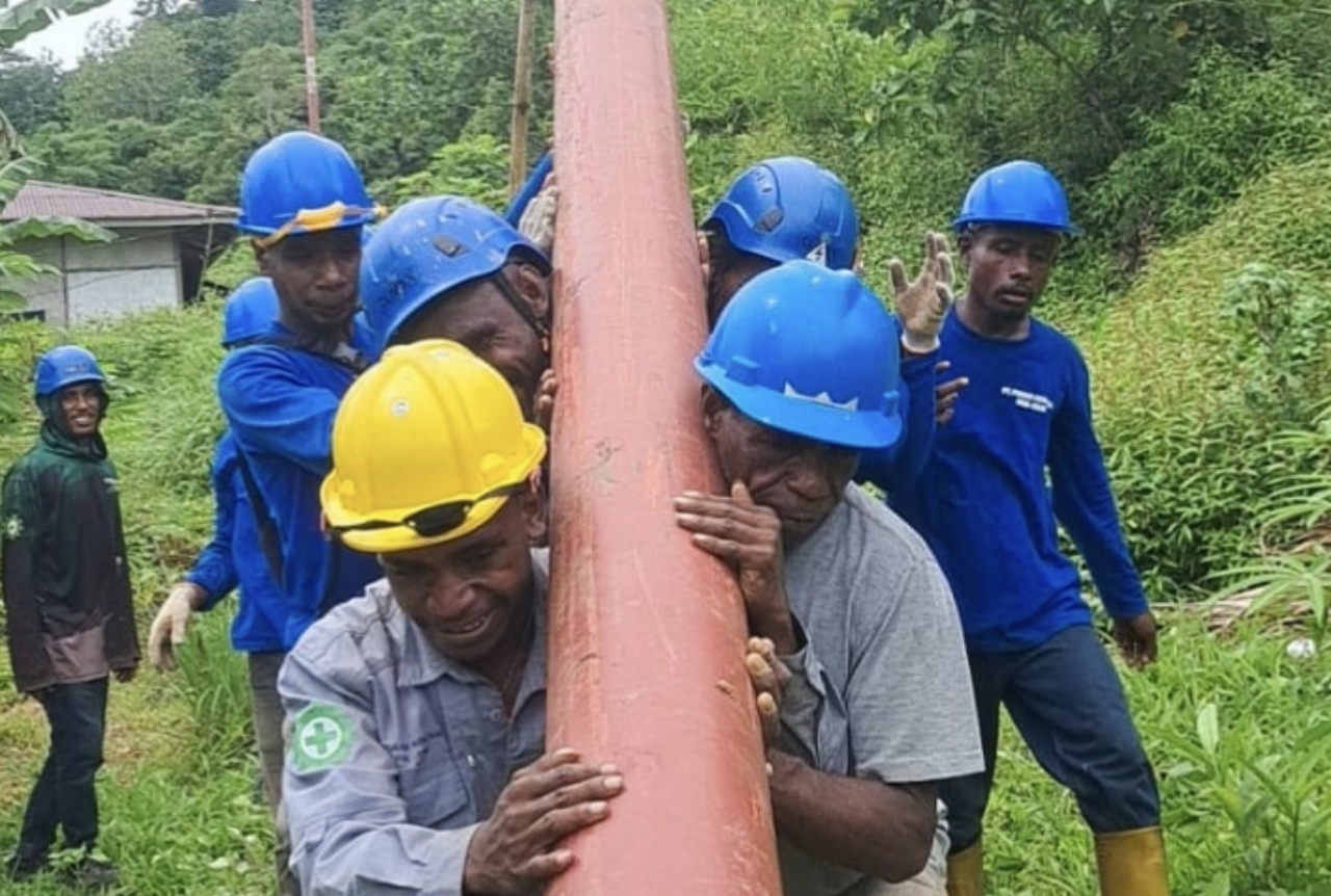 Wujudkan Kemerdekaan Energi, PLN Resmikan Aliran Listrik 24 Jam di Desa Sum Fakfak
