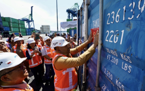 Dorong Penguatan Ekonomi Berbasis Potensi Lokal, Wagub Papua Lepas Pengiriman 30 Ton Kopra Sarmi