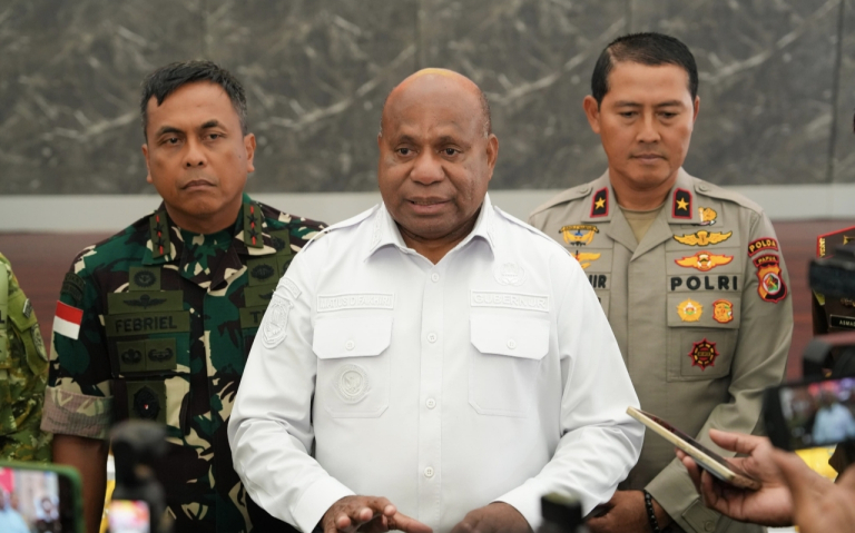 Gubernur MDF Minta Penegak Hukum di Papua Tindak Tegas Pelaku Pembakaran Hutan