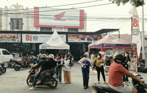 Kasus Karhutla, Astra Motor Papua Bagikan 10.000 Masker kepada Warga Nabire