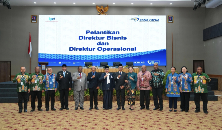 Lantik Dua Direktur Bank Papua, Gubernur MDF: Perkuat Layanan Digitalisasi dari Pesisir Hingga Pegunungan