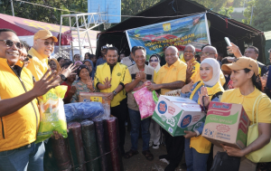 Golkar Papua Peduli, Sambangi dan Beri Bantuan Bagi Korban Kebakaran Dok V