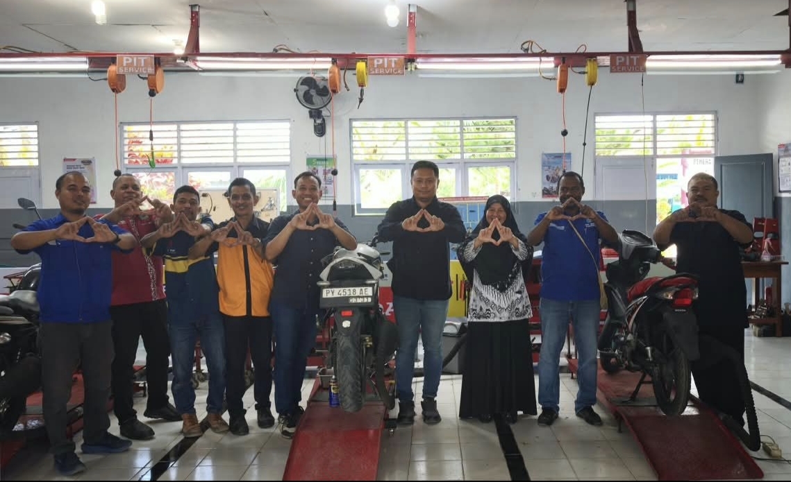 Management Astra Motor Papua Tinjau Kesiapan Laboratorium TSM SMK Negeri 1 Kabupaten Sorong