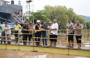 Banjir Kepung Jayapura, Gubernur MDF Turlap Siapkan Solusi