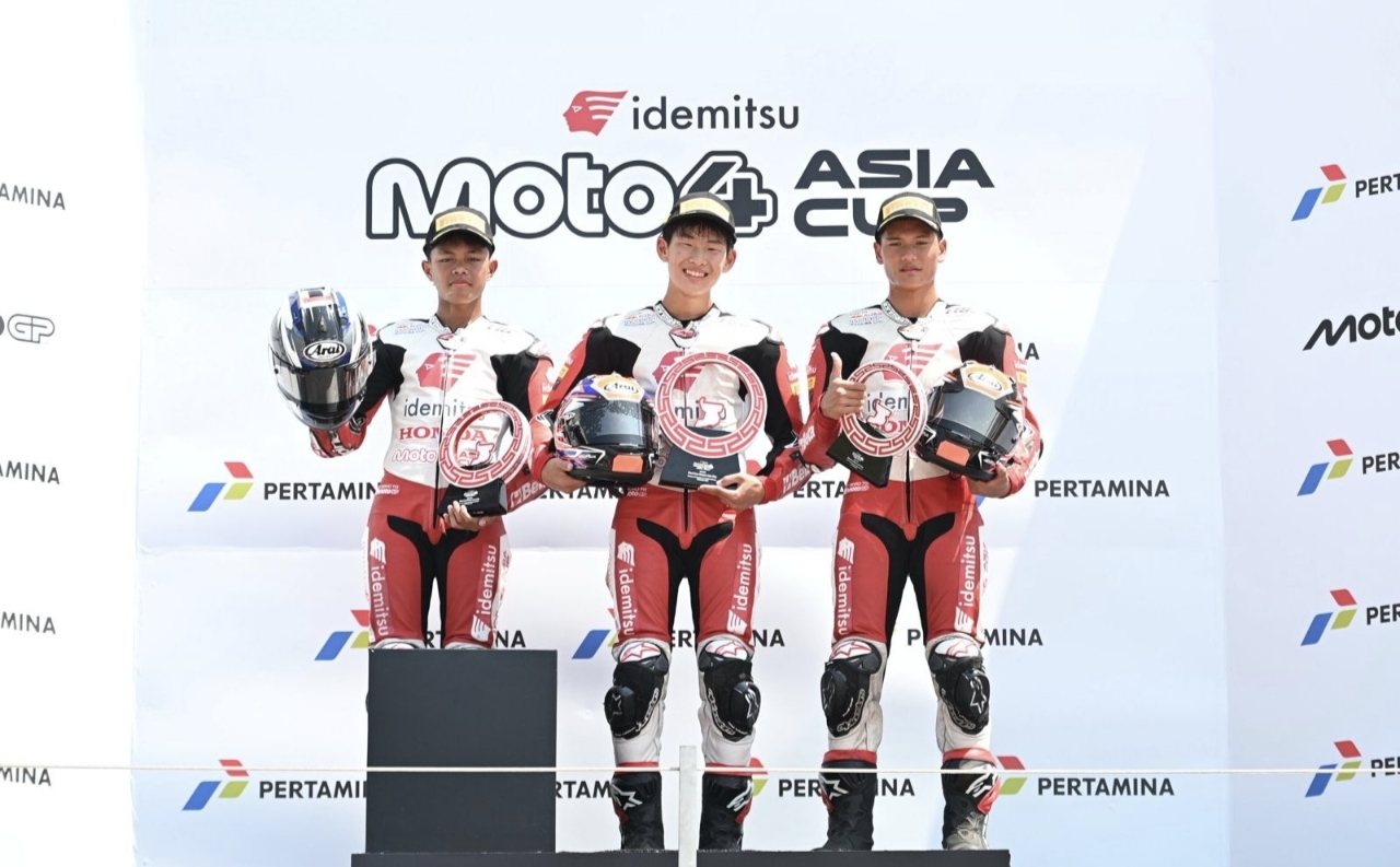 Melesat di Tengah Persaingan Ketat, Bintang dan Resky Naik Podium Moto4 Asia Cup