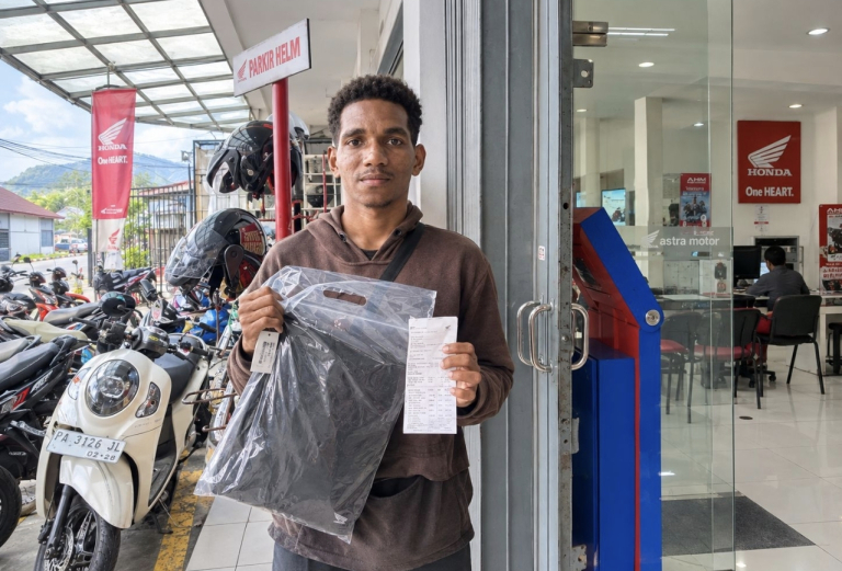 Special Akhir Bulan Servis di Astra Motor Entrop, Tanah Hitam dan Sentani Dapatkan Free Raincoat Apparel ADV